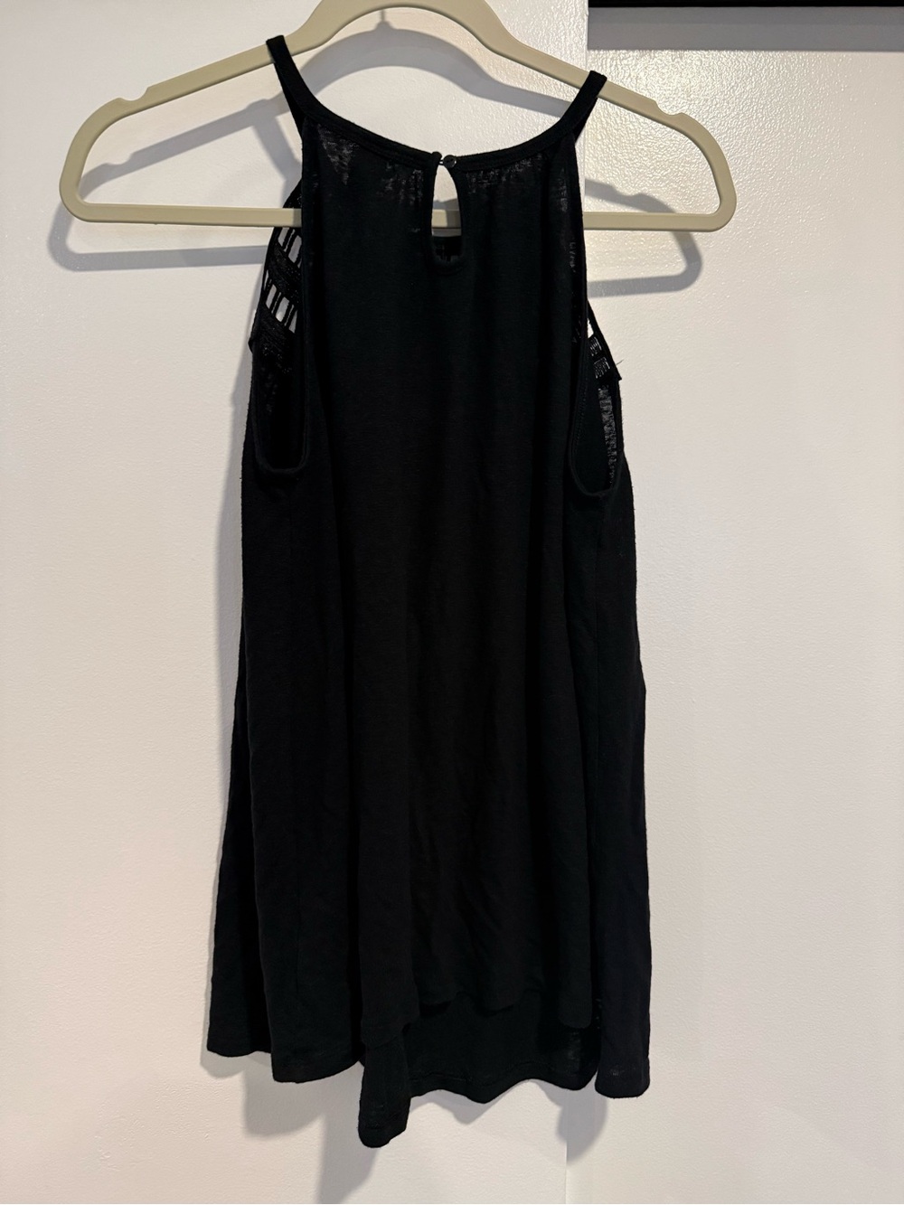 Old Navy Black Crochet Yoke Tank top size medium - Picture 5 of 7